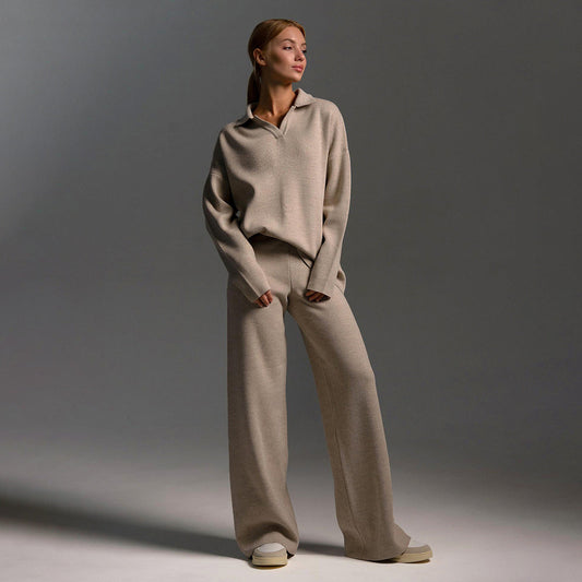 Indy Lounge Set | Dames loungepak met oversized polosweater en brede broek in zandkleur